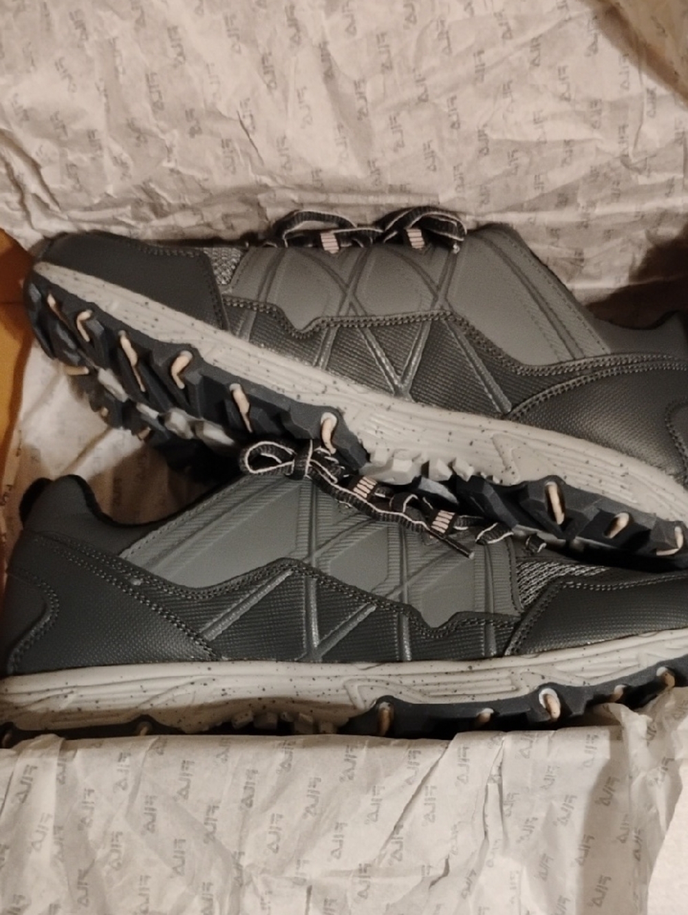 Women’s Fila At Peake Outdoor Sneakers Size 11 | Like New in Box - Picture 7 of 10